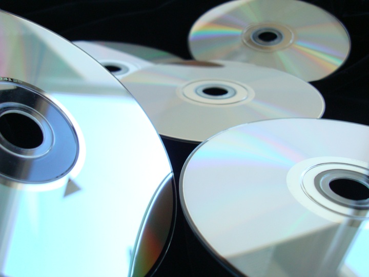 CDs-CD-ROM-compact-disk